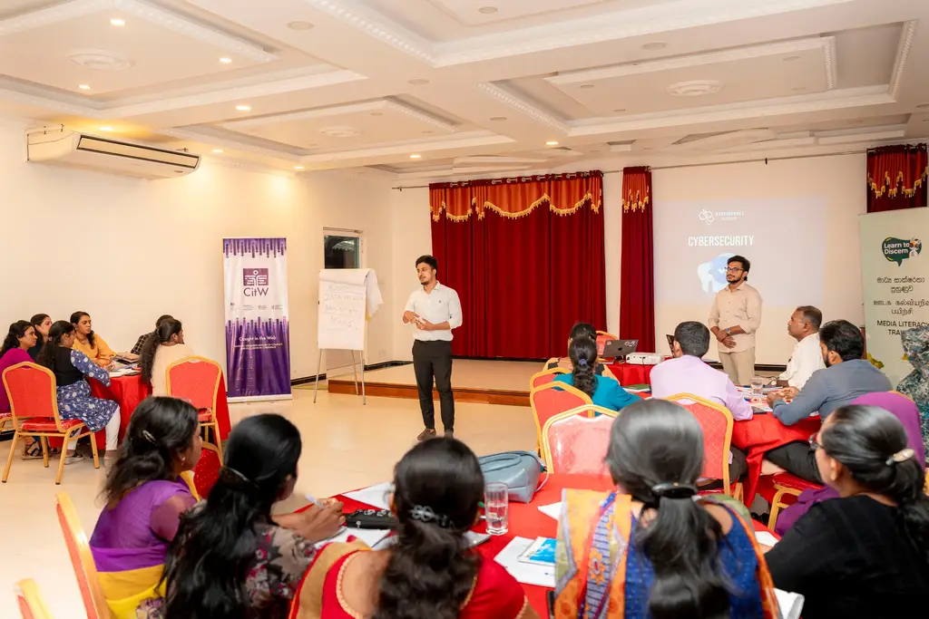 Cybersecurity for peacebuilding trainers, Batticaloa, 2024-11-22.