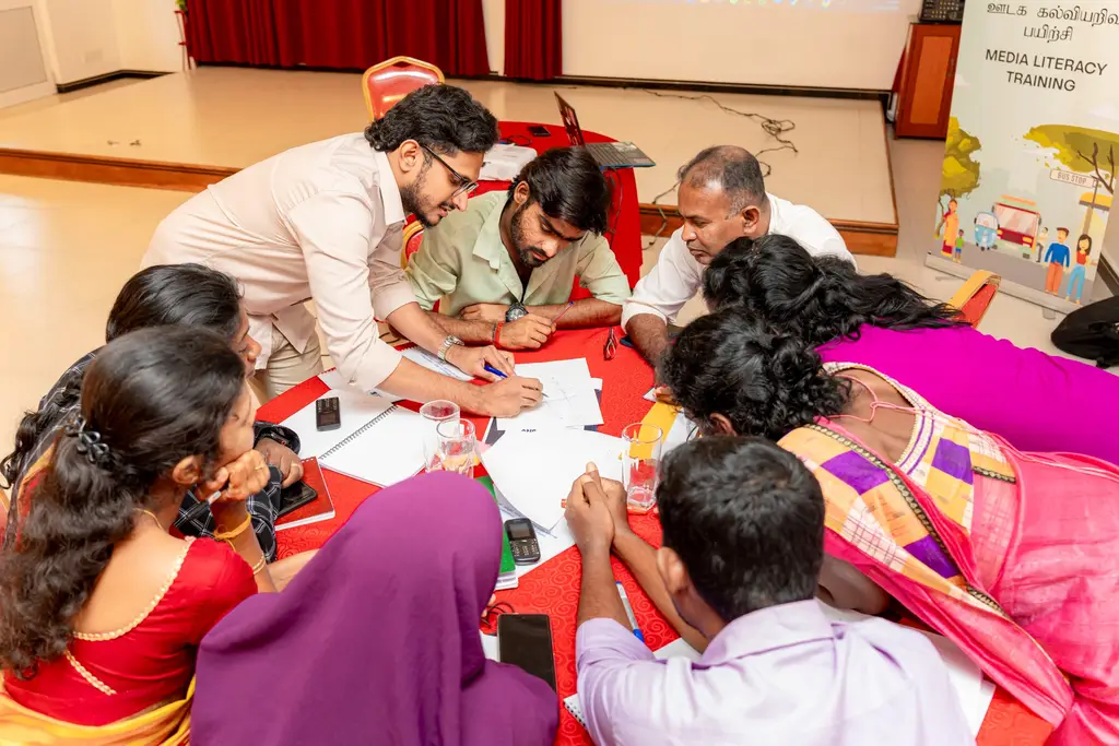 Cybersecurity for peacebuilding trainers, Batticaloa, 2024-11-22.