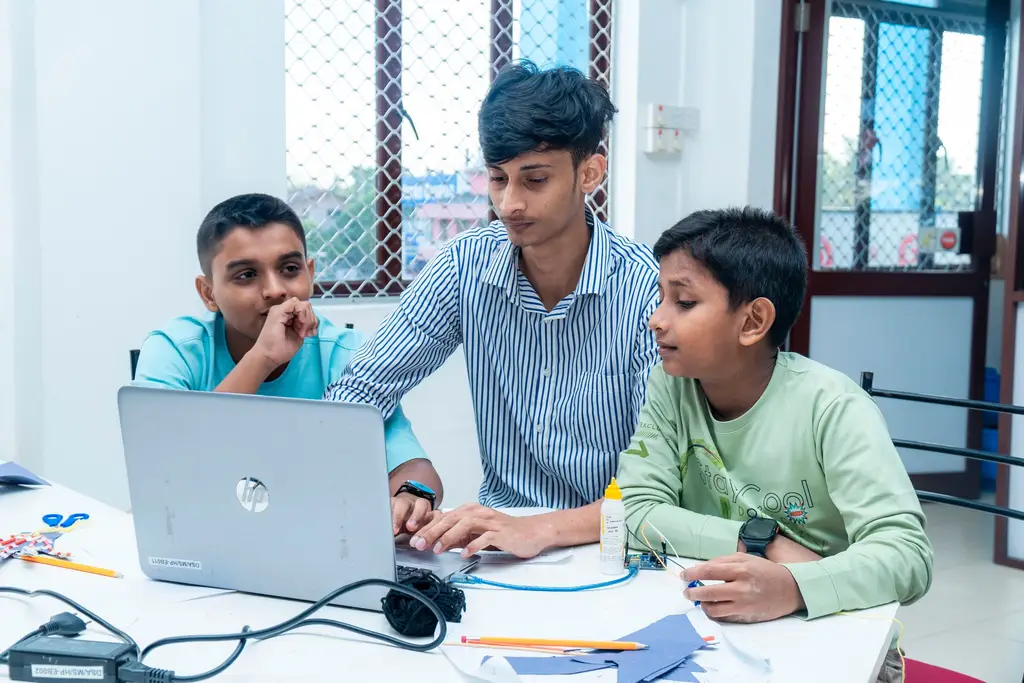 AI with Electronics workshops, Batticaloa, 2025-05-07.