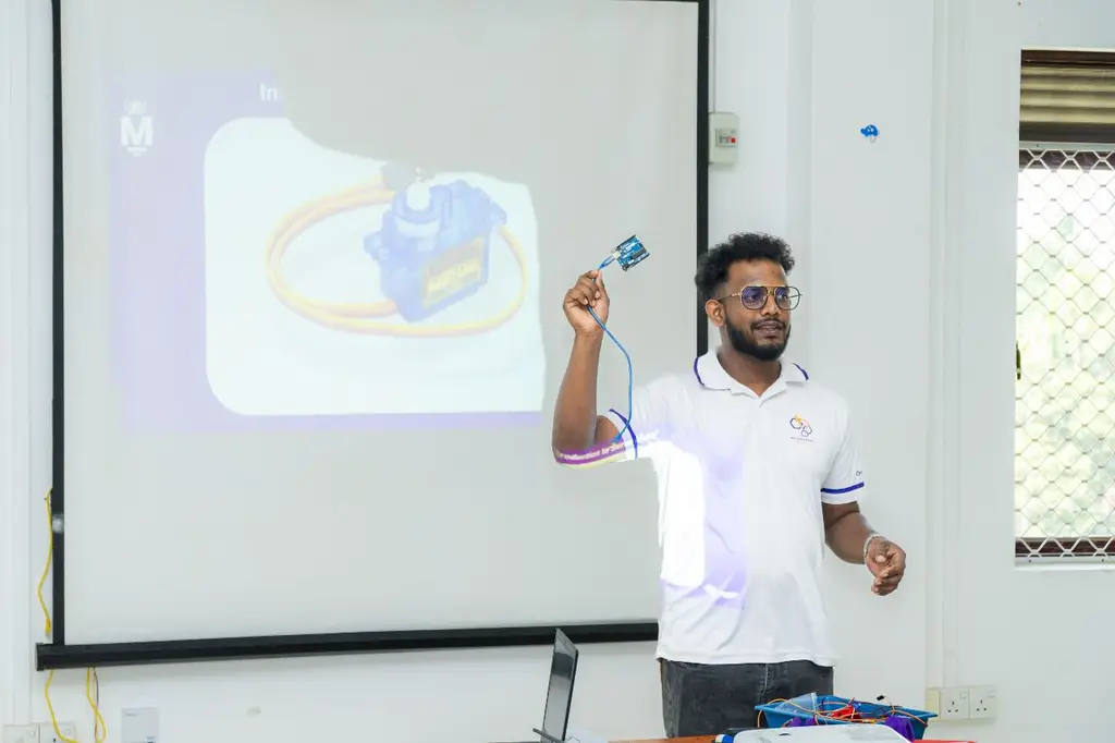Build a Robot workshops, Batticaloa, 2025-07-10.
