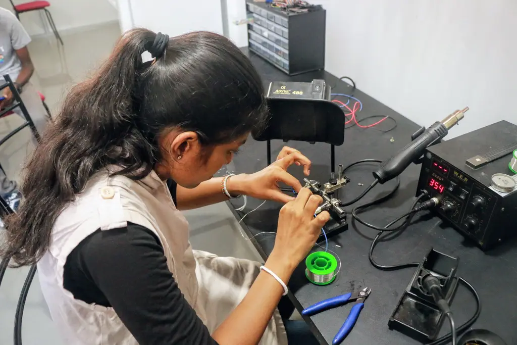 Maker Education — training of trainers, Batticaloa, 2019-04-02.
