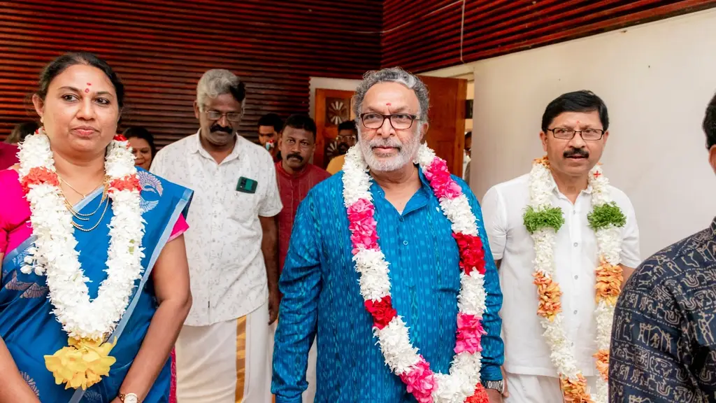 The actor Nassar visits, Batticaloa, 2022-08-07.