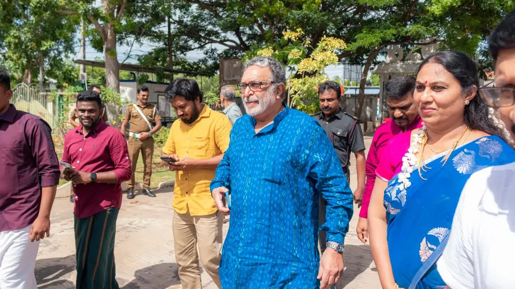 The actor Nassar visits, Batticaloa, 2022-08-07.