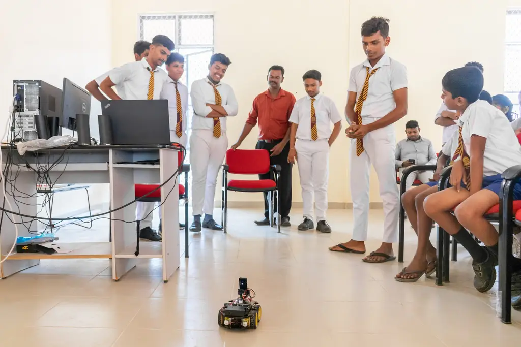 Electromechanics at Cheddipalayam Maha Vidyalayam, Cheddipalayam, Batticaloa, 2022-10-11.