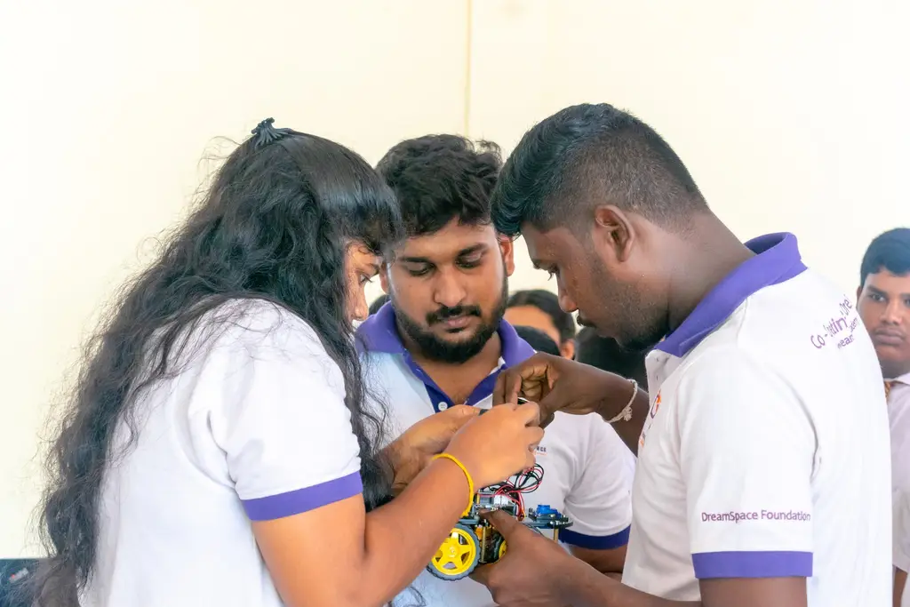 Electromechanics at Cheddipalayam Maha Vidyalayam, Cheddipalayam, Batticaloa, 2022-10-11.