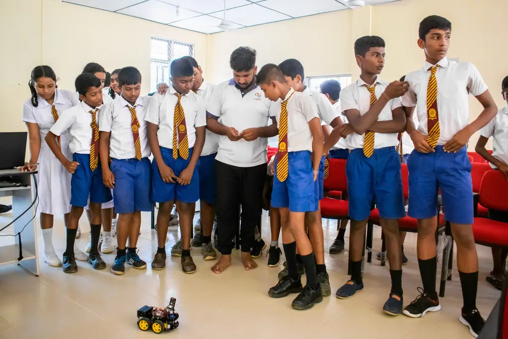 Electromechanics at Cheddipalayam Maha Vidyalayam, Cheddipalayam, Batticaloa, 2022-10-11.