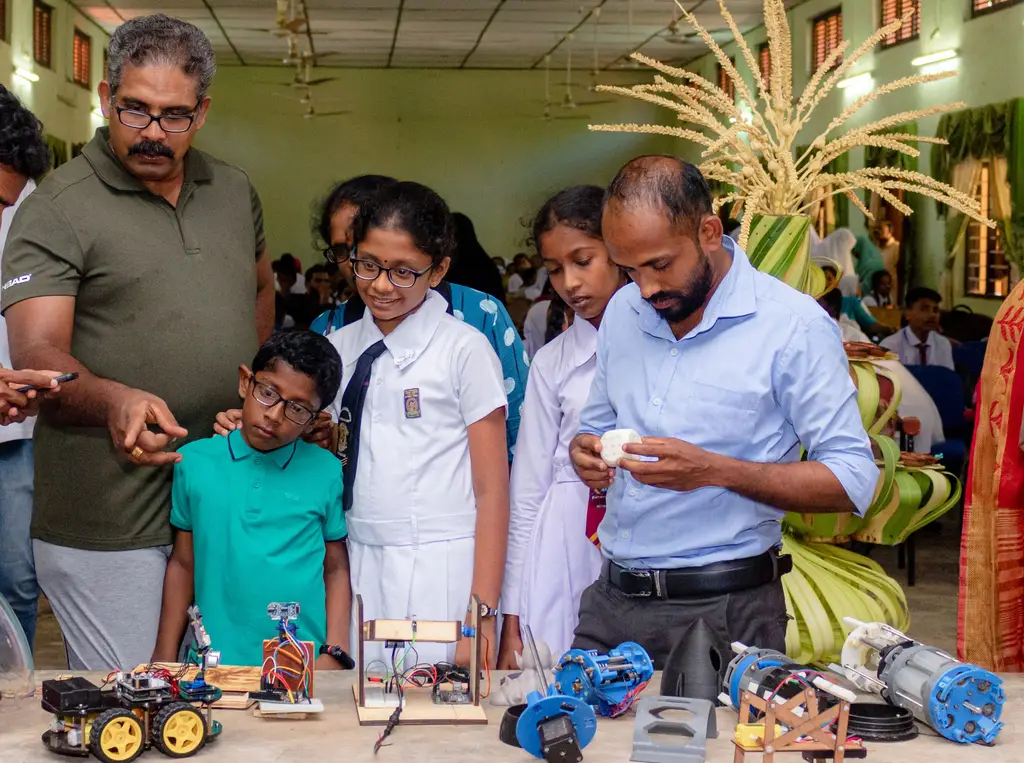 Kiran Central College — a science quiz and a workshop, Kiran, Batticaloa, 2023-05-02.