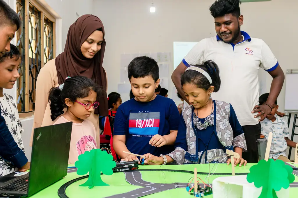 Kids' robotics — building automated railways, Batticaloa, 2023-08-20.