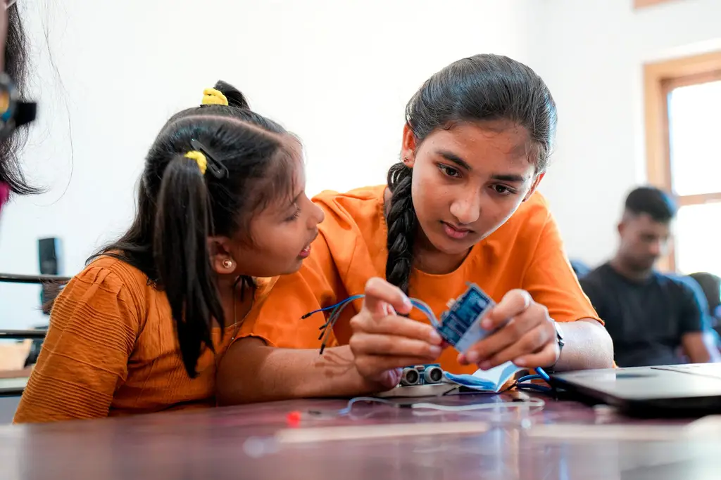 Kids' robotics — building automated railways, Batticaloa, 2023-08-20.