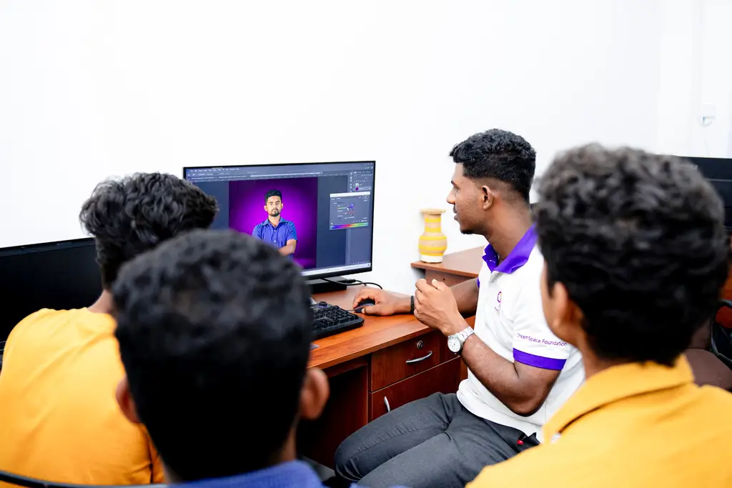 A media workshop for deaf and non-speaking participants, Batticaloa, 2023-10-28.