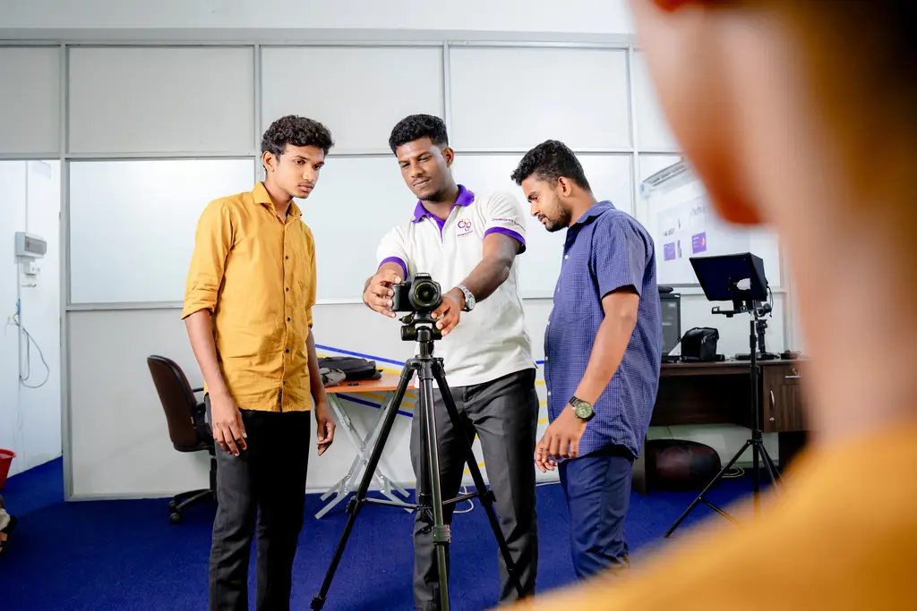 A media workshop for deaf and non-speaking participants, Batticaloa, 2023-10-28.